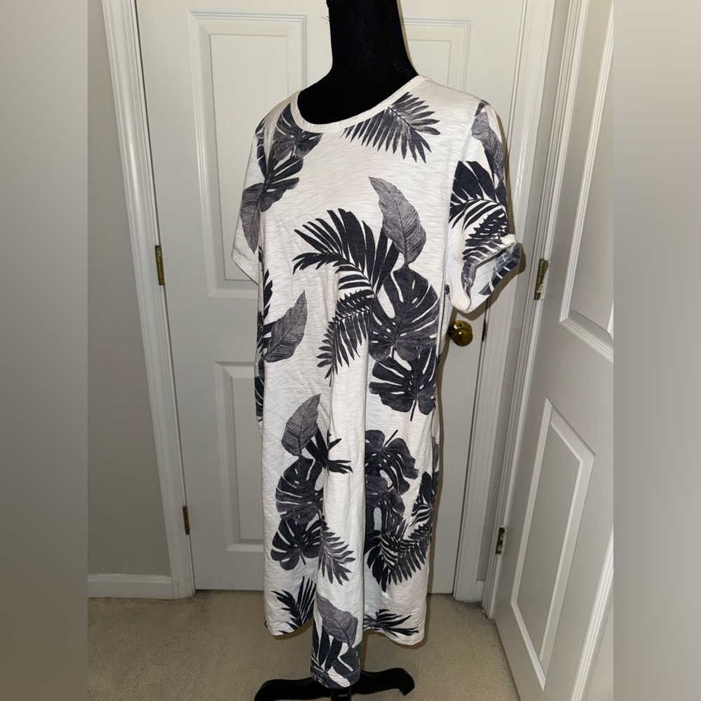 💕 old Navy, black white and Grey floral TShirt Dress Size XXL